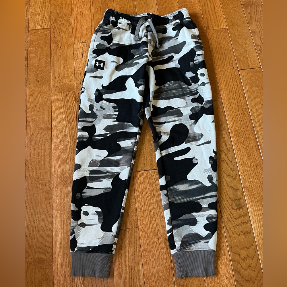 NWOT Boys Under Armour Rival Fleece Joggers Sz M